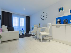 23332544-Ferienwohnung-2-Makarska-300x225-3