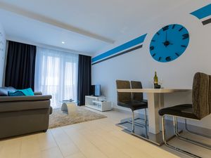 23332539-Ferienwohnung-2-Makarska-300x225-3