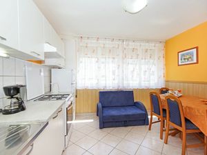 23353691-Ferienwohnung-5-Makarska-300x225-3