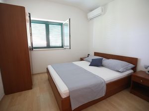 23389361-Ferienwohnung-4-Makarska-300x225-4