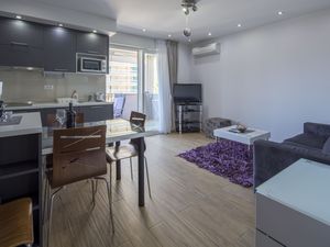 23566533-Ferienwohnung-4-Makarska-300x225-2