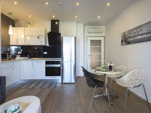 23566537-Ferienwohnung-4-Makarska-300x225-2