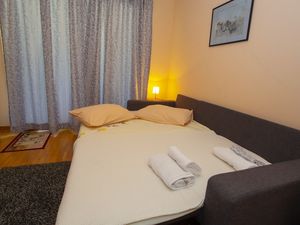 23644690-Ferienwohnung-4-Makarska-300x225-1