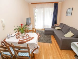 23644690-Ferienwohnung-4-Makarska-300x225-2