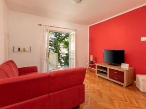 23658816-Ferienwohnung-4-Makarska-300x225-2