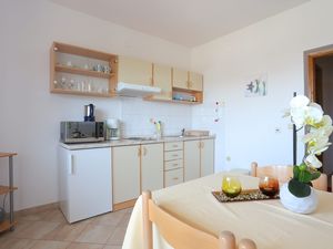 23662784-Ferienwohnung-4-Makarska-300x225-4