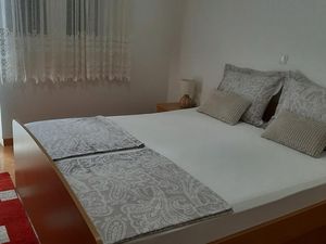 23662783-Ferienwohnung-2-Makarska-300x225-0