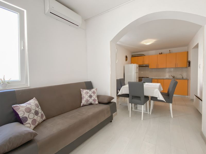 23663778-Ferienwohnung-9-Makarska-800x600-2