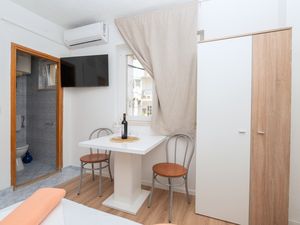 23676114-Ferienwohnung-2-Makarska-300x225-1