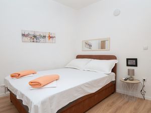 23676114-Ferienwohnung-2-Makarska-300x225-5