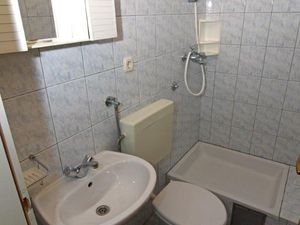 23676852-Ferienwohnung-2-Makarska-300x225-5