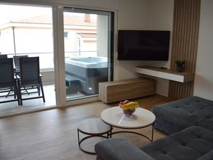 23680425-Ferienwohnung-6-Makarska-300x225-4