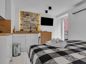 23685720-Ferienwohnung-2-Makarska-300x225-2