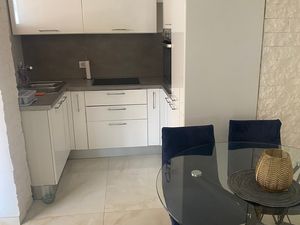 23693123-Ferienwohnung-5-Makarska-300x225-5