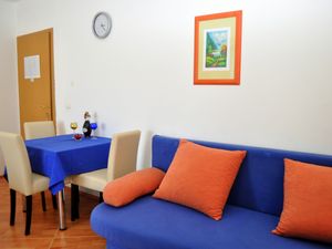 23898000-Ferienwohnung-3-Makarska-300x225-1