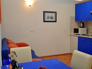 23898000-Ferienwohnung-3-Makarska-300x225-2