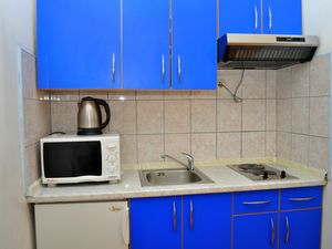 23898000-Ferienwohnung-3-Makarska-300x225-4