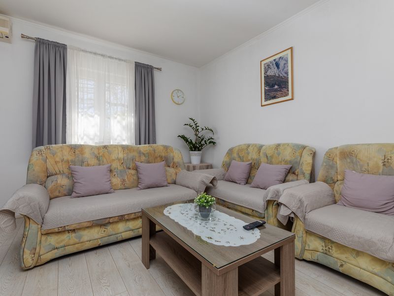 23916989-Ferienwohnung-4-Makarska-800x600-2