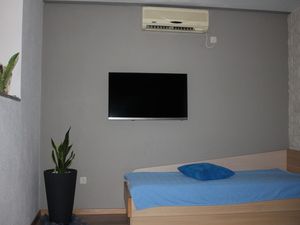 23917002-Ferienwohnung-3-Makarska-300x225-2