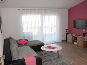 23917015-Ferienwohnung-4-Makarska-300x225-1