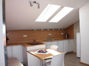 23917015-Ferienwohnung-4-Makarska-300x225-3