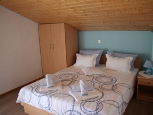 23917015-Ferienwohnung-4-Makarska-300x225-4