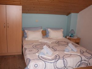 23917015-Ferienwohnung-4-Makarska-300x225-5