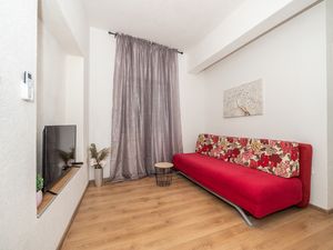 23954843-Ferienwohnung-3-Makarska-300x225-1