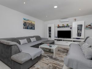 23980422-Ferienwohnung-6-Makarska-300x225-1