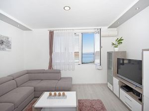 23982311-Ferienwohnung-5-Makarska-300x225-1