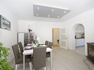 23982311-Ferienwohnung-5-Makarska-300x225-4