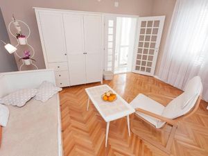 23983923-Ferienwohnung-6-Makarska-300x225-5