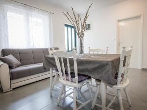 23989921-Ferienwohnung-4-Makarska-300x225-2