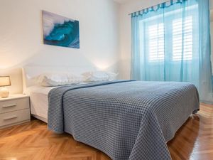 23989921-Ferienwohnung-4-Makarska-300x225-4