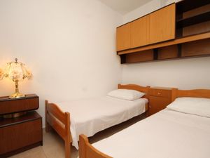 23929570-Ferienwohnung-4-Makarska-300x225-1