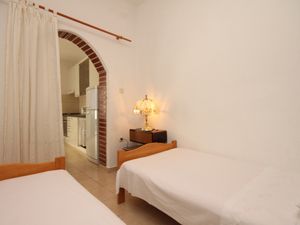 23929570-Ferienwohnung-4-Makarska-300x225-2