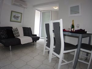 23931381-Ferienwohnung-4-Makarska-300x225-1