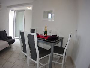 23931381-Ferienwohnung-4-Makarska-300x225-2