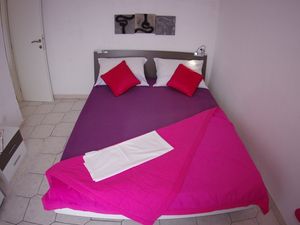 23931381-Ferienwohnung-4-Makarska-300x225-5