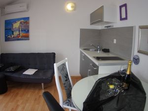 23931380-Ferienwohnung-2-Makarska-300x225-1