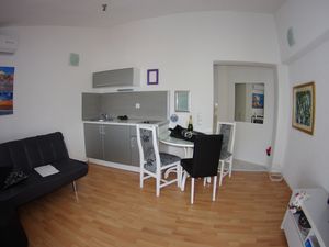 23931380-Ferienwohnung-2-Makarska-300x225-2