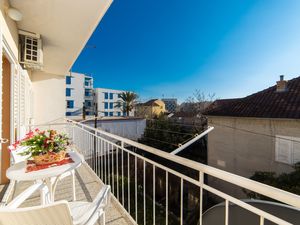 23933789-Ferienwohnung-6-Makarska-300x225-0