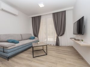 23933964-Ferienwohnung-4-Makarska-300x225-1