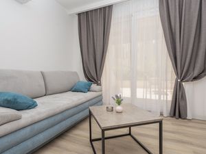 23933964-Ferienwohnung-4-Makarska-300x225-4