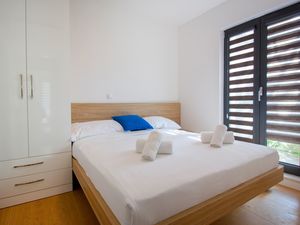 23933981-Ferienwohnung-6-Makarska-300x225-3