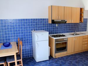 23934345-Ferienwohnung-4-Makarska-300x225-2