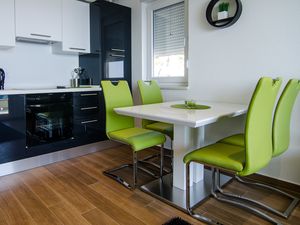 23933989-Ferienwohnung-4-Makarska-300x225-3