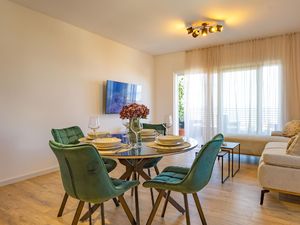 24016246-Ferienwohnung-4-Makarska-300x225-2