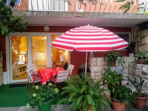 18000066-Ferienwohnung-4-Makarska-300x225-0