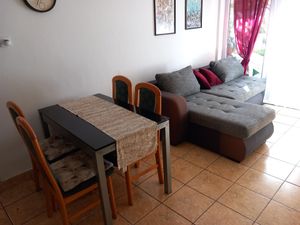 18000066-Ferienwohnung-4-Makarska-300x225-2